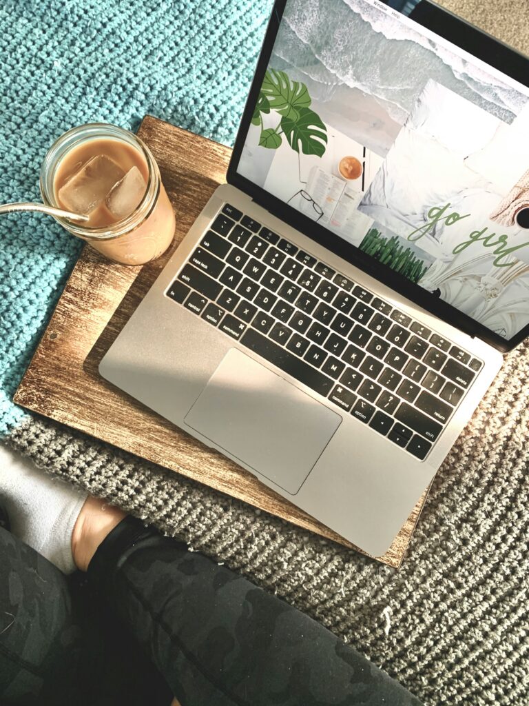 10 online side hustles for women